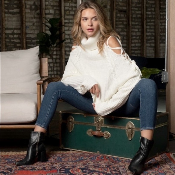 New! Stunning cold shoulder cropped chunky knit - Picture 3 of 4